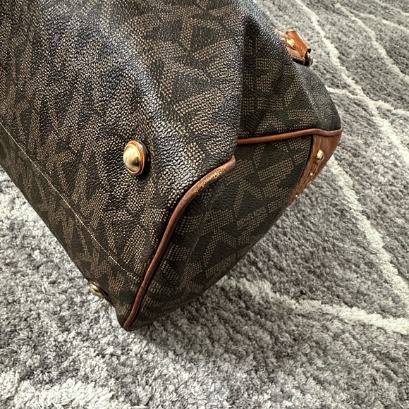 Authentic Michael Kors Handbag with Signature Leather - Picture 5 of 13